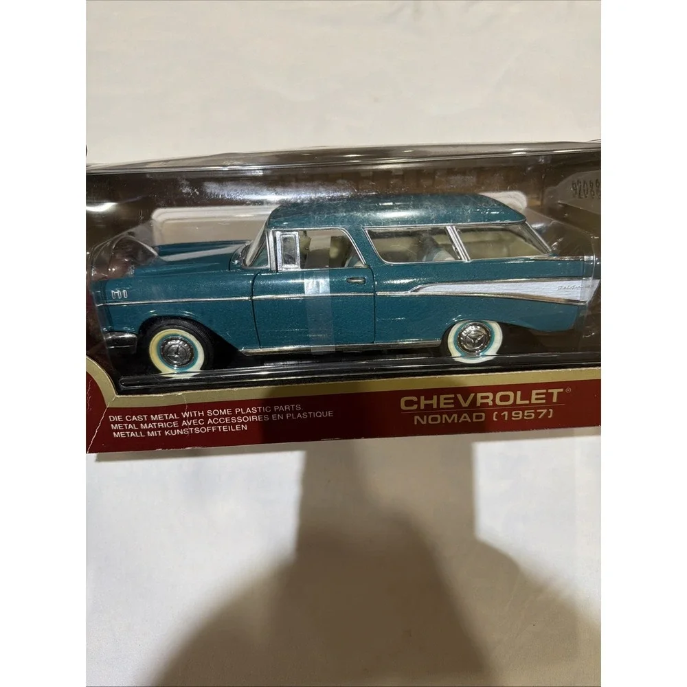 1/18 Scale Die-Cast Metal Collection Road Tough Chevrolet‎ Nomad 1957